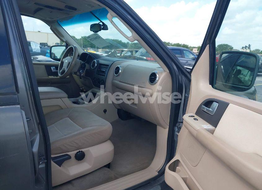 Photo 5 of 2003 Ford Expedition XLT (VIN 1FMRU15W13LA15281)