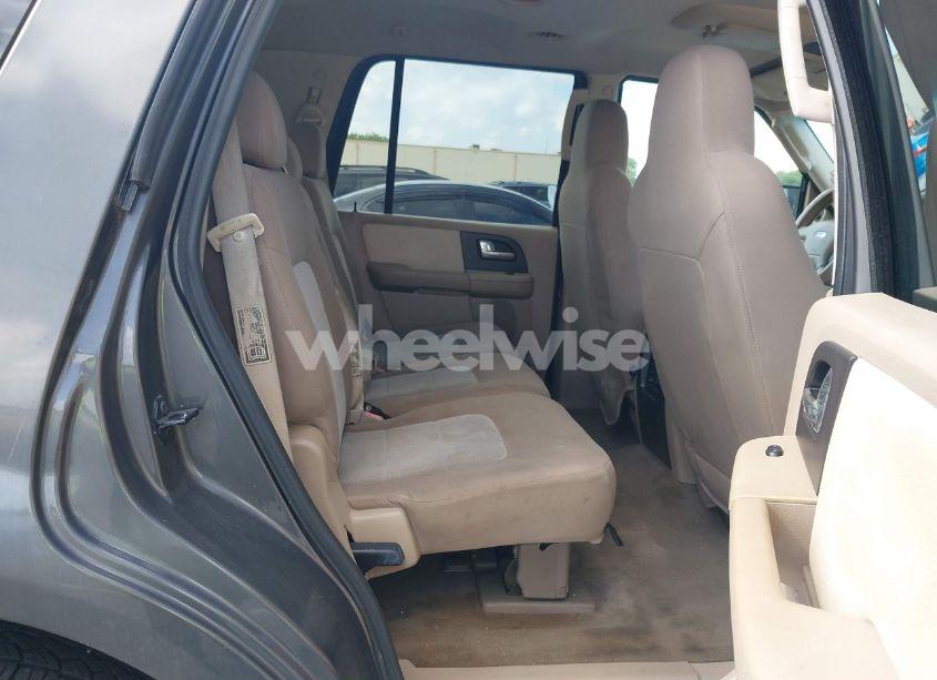 Photo 8 of 2003 Ford Expedition XLT (VIN 1FMRU15W13LA15281)