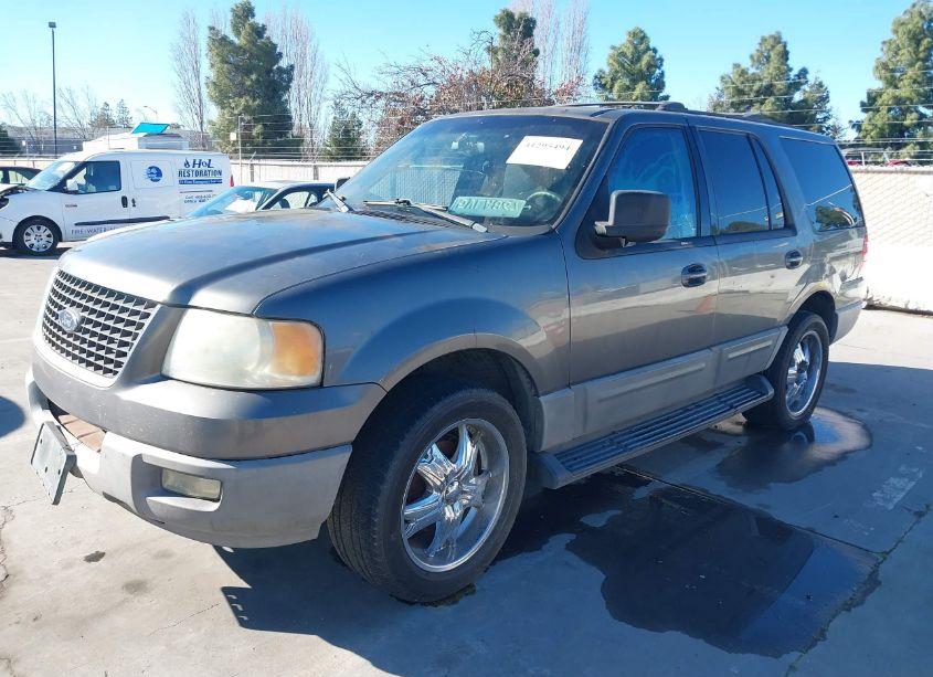 Photo 2 of 2003 Ford Expedition XLT (VIN 1FMRU15W13LA29181)