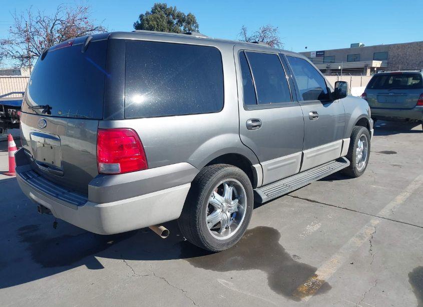Photo 4 of 2003 Ford Expedition XLT (VIN 1FMRU15W13LA29181)