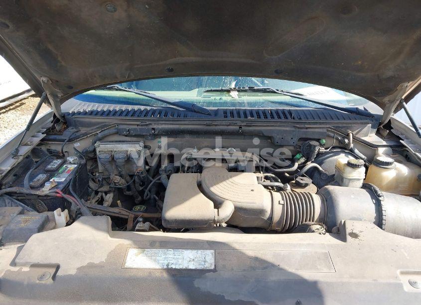 Photo 10 of 2003 Ford Expedition XLT (VIN 1FMRU15W13LB57162)