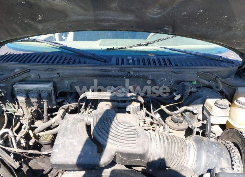 Photo 10 of 2003 Ford Expedition XLT (VIN 1FMRU15W13LC50005)