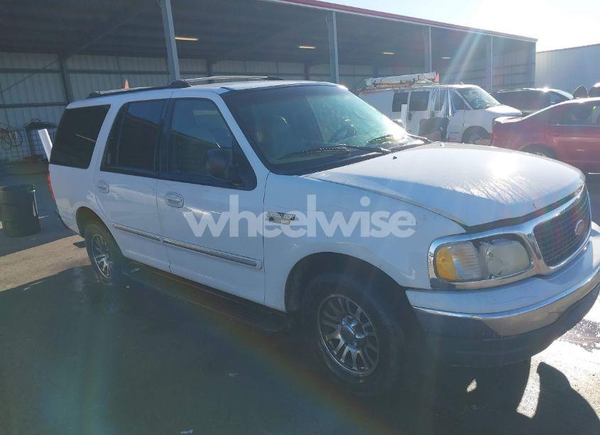 2001 Ford Expedition XLT (VIN 1FMRU15W21LA38243) main photo
