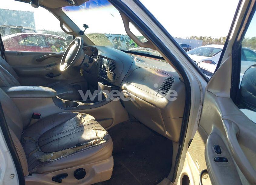 Photo 5 of 2001 Ford Expedition XLT (VIN 1FMRU15W21LA38243)