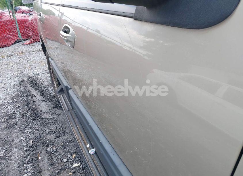 Photo 12 of 2004 Ford Expedition XLT (VIN 1FMRU15W24LA46475)