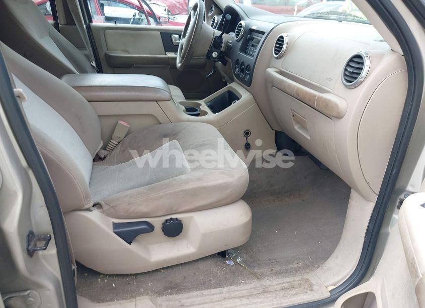 Photo 5 of 2004 Ford Expedition XLT (VIN 1FMRU15W24LA46475)