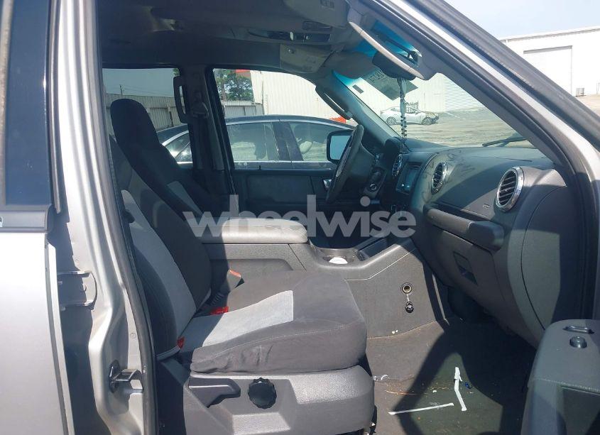 Photo 5 of 2003 Ford Expedition XLT (VIN 1FMRU15W43LA75393)