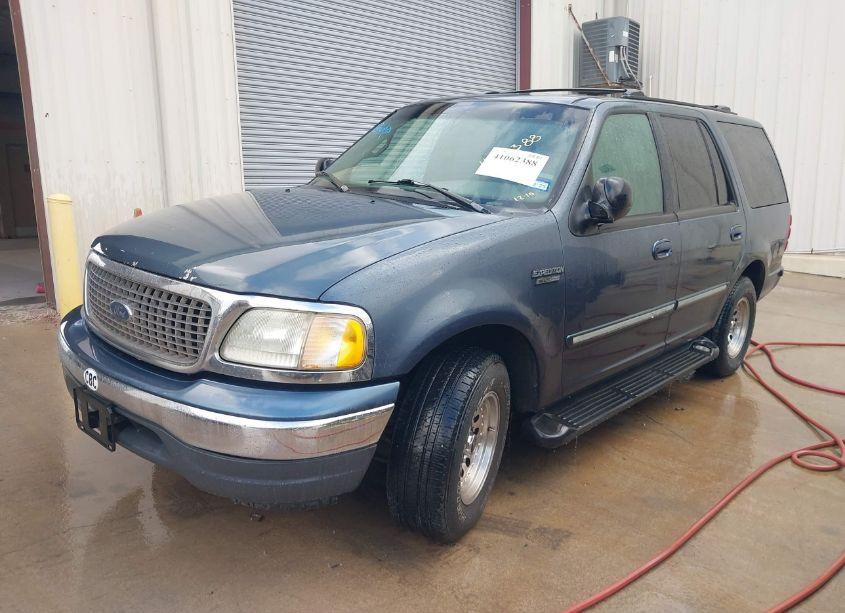 Photo 2 of 2002 Ford Expedition XLT (VIN 1FMRU15W52LA38853)