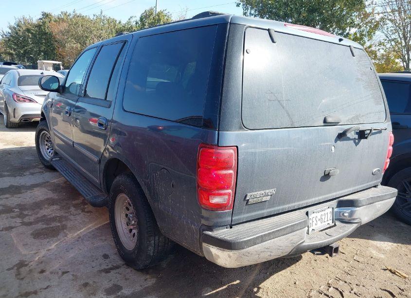 Photo 3 of 2002 Ford Expedition XLT (VIN 1FMRU15W52LA38853)