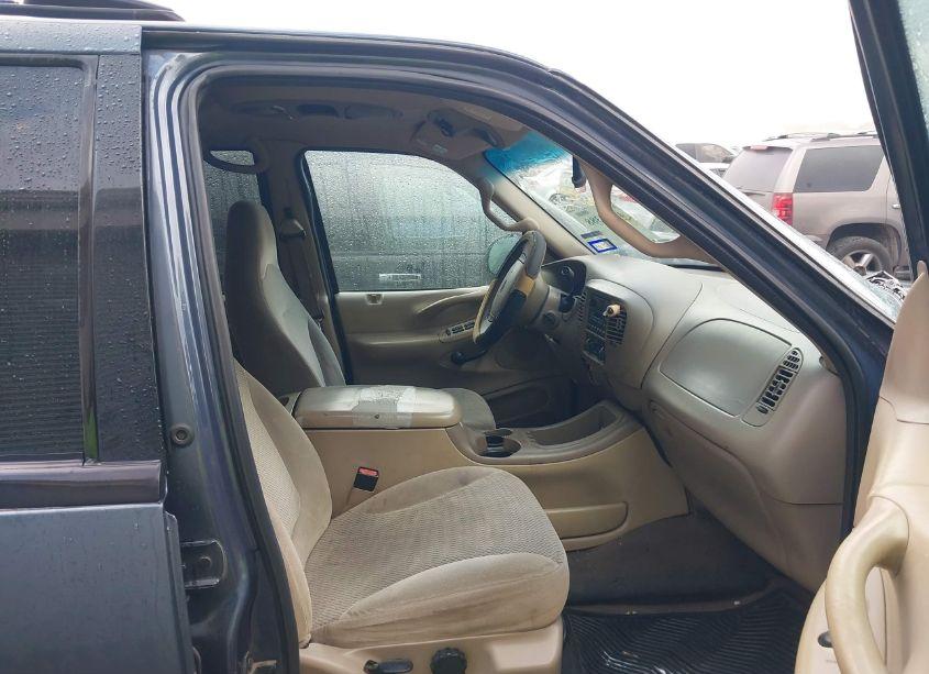 Photo 5 of 2002 Ford Expedition XLT (VIN 1FMRU15W52LA38853)