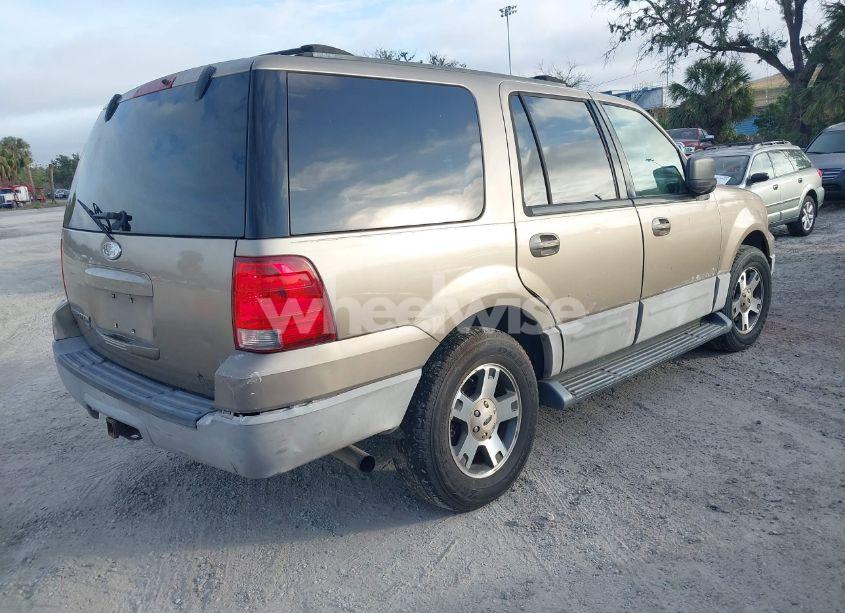 Photo 4 of 2003 Ford Expedition XLT (VIN 1FMRU15W53LA44296)