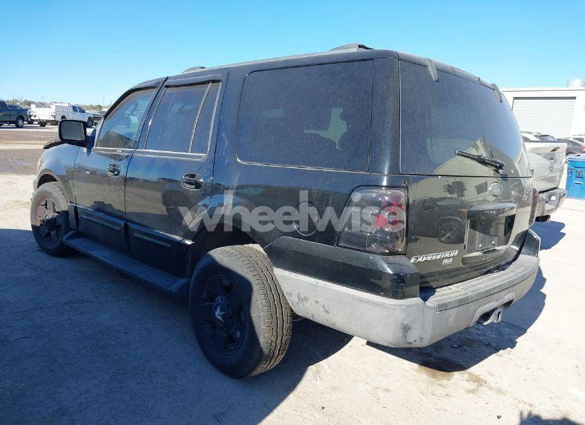 Photo 3 of 2003 Ford Expedition XLT (VIN 1FMRU15W53LB82422)