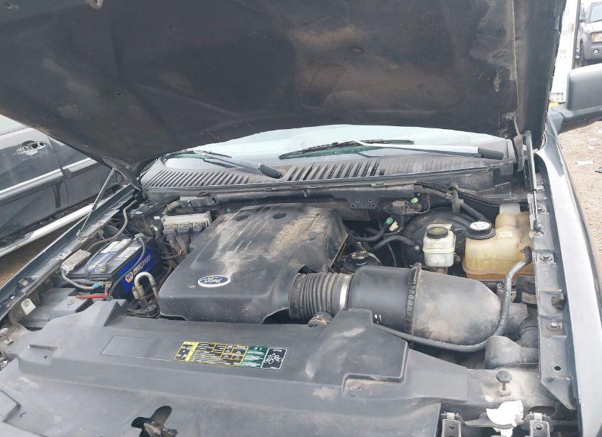 Photo 10 of 2004 Ford Expedition XLT (VIN 1FMRU15W54LA48947)