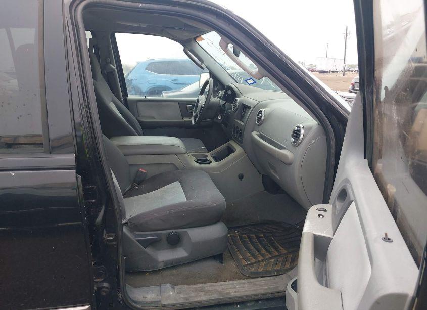 Photo 5 of 2004 Ford Expedition XLT (VIN 1FMRU15W54LA48947)