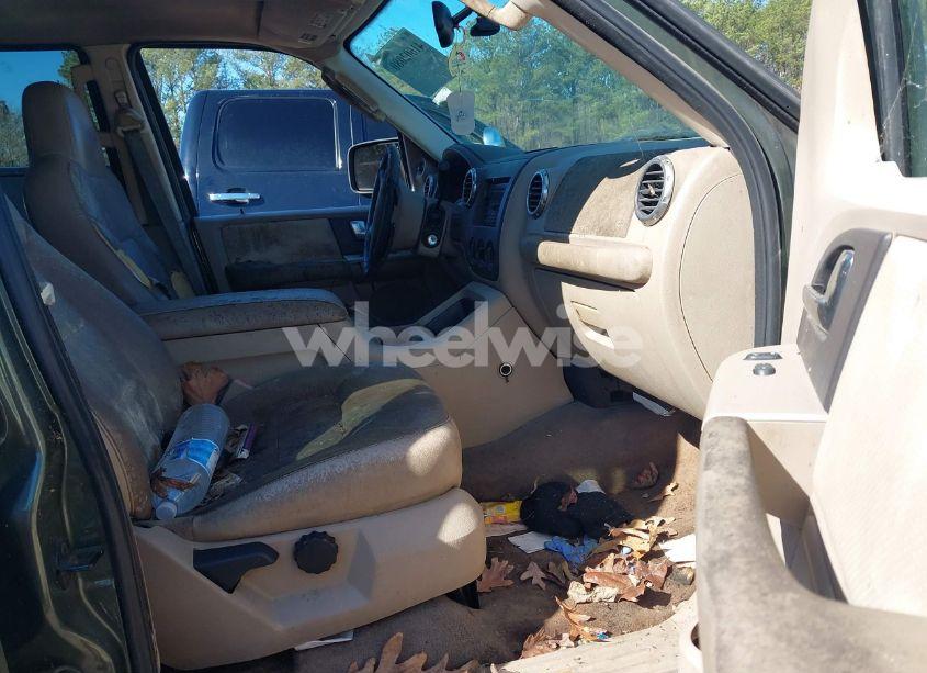 Photo 5 of 2004 Ford Expedition XLT (VIN 1FMRU15W54LA96478)