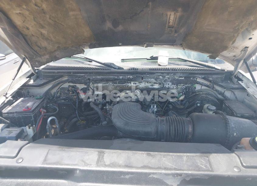 Photo 10 of 2002 Ford Expedition XLT (VIN 1FMRU15W62LA56553)