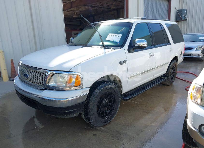 Photo 2 of 2002 Ford Expedition XLT (VIN 1FMRU15W62LA56553)