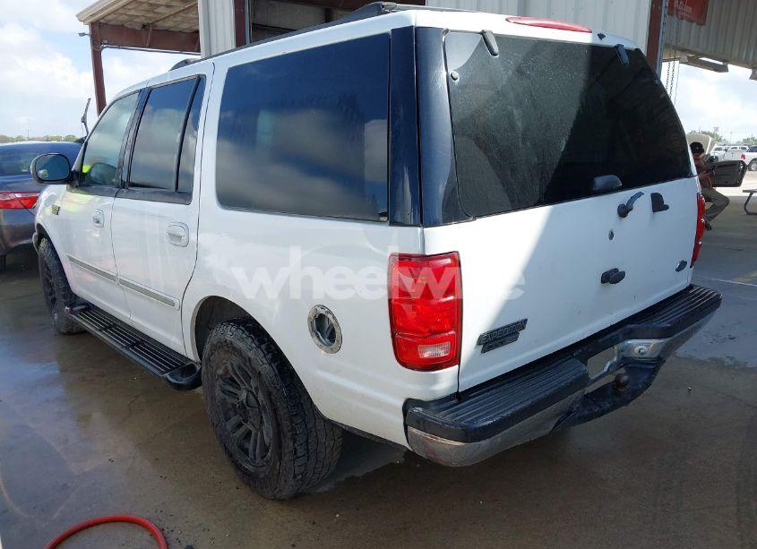 Photo 3 of 2002 Ford Expedition XLT (VIN 1FMRU15W62LA56553)