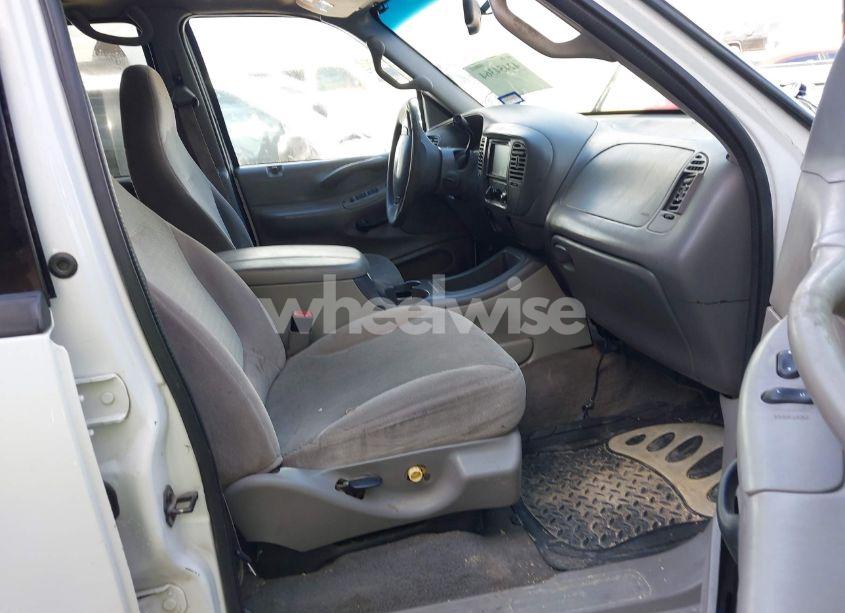 Photo 5 of 2002 Ford Expedition XLT (VIN 1FMRU15W62LA56553)