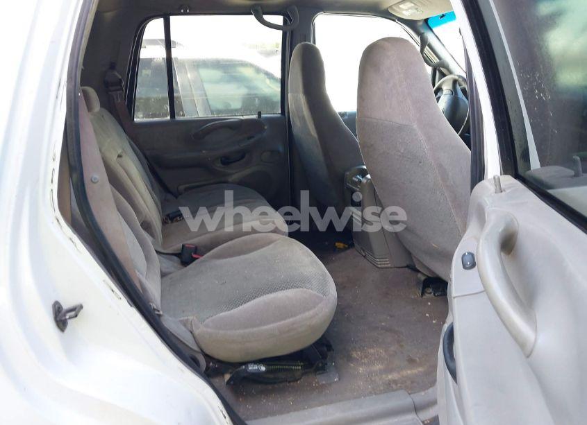 Photo 8 of 2002 Ford Expedition XLT (VIN 1FMRU15W62LA56553)