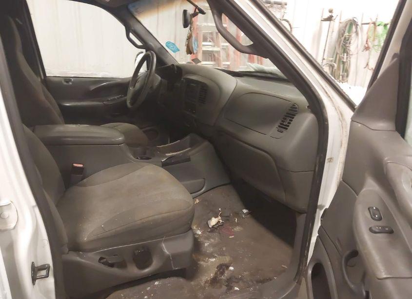 Photo 5 of 2002 Ford Expedition XLT (VIN 1FMRU15W62LA56942)