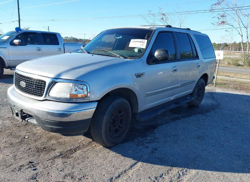 Photo 2 of 2002 Ford Expedition XLT (VIN 1FMRU15W62LA58724)