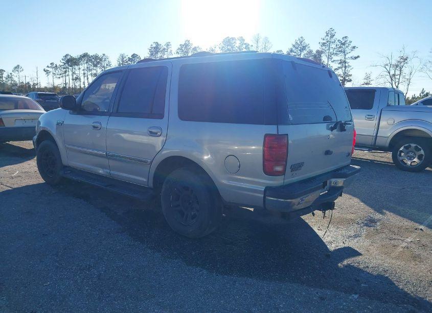 Photo 3 of 2002 Ford Expedition XLT (VIN 1FMRU15W62LA58724)