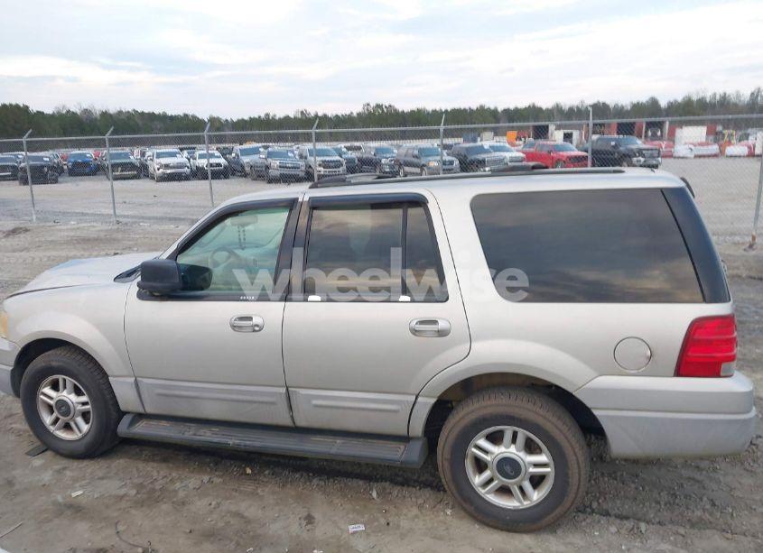 Photo 14 of 2003 Ford Expedition XLT (VIN 1FMRU15W63LA58353)