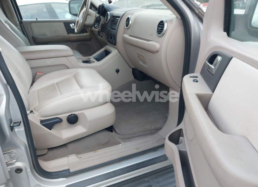 Photo 5 of 2003 Ford Expedition XLT (VIN 1FMRU15W63LA58353)