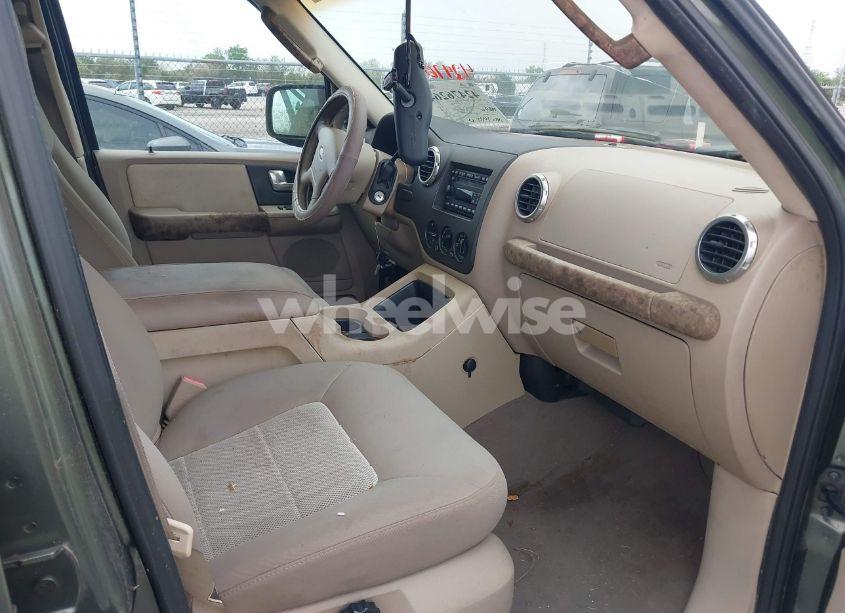 Photo 5 of 2003 Ford Expedition XLT (VIN 1FMRU15W63LA62984)