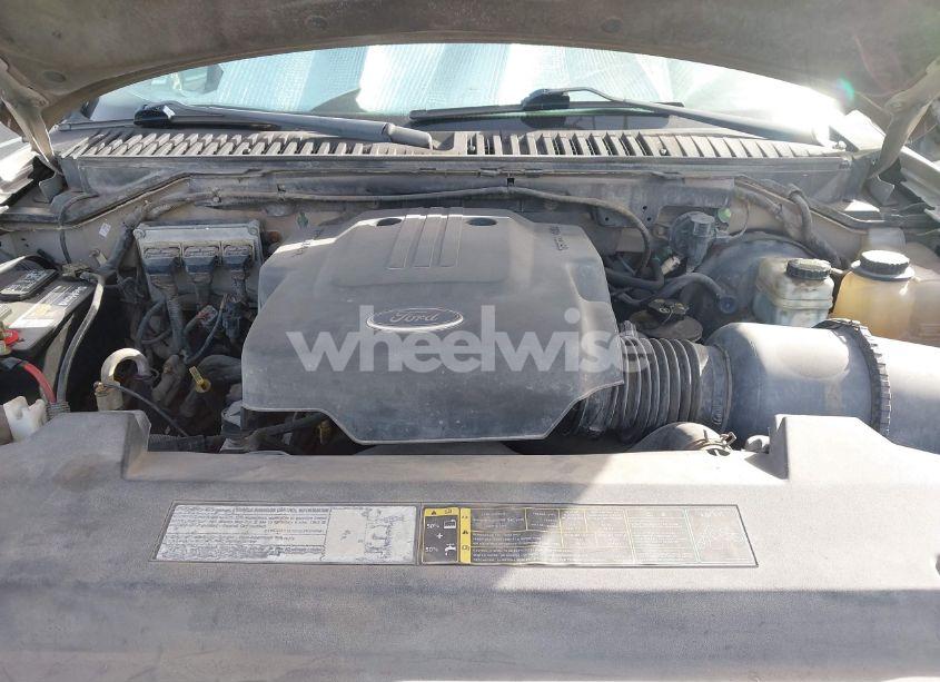 Photo 10 of 2003 Ford Expedition XLT (VIN 1FMRU15W63LB60672)