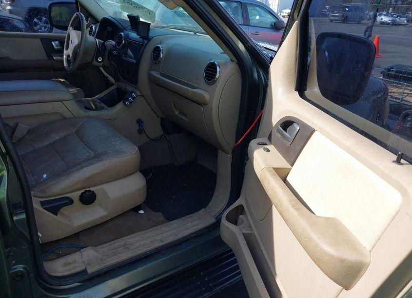 Photo 5 of 2004 Ford Expedition XLT (VIN 1FMRU15W64LA49167)