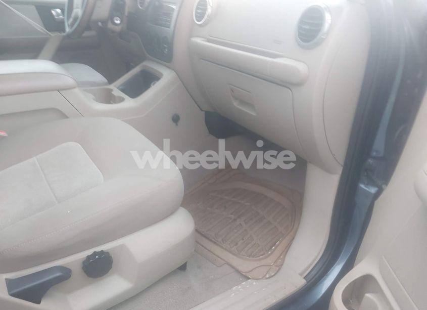 Photo 5 of 2004 Ford Expedition XLT (VIN 1FMRU15W64LA80712)