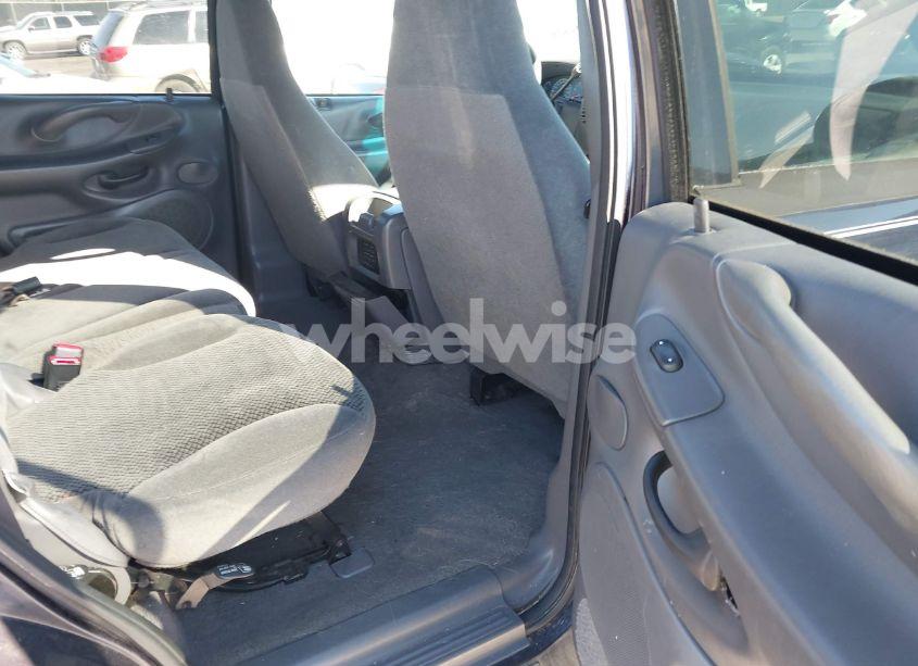 Photo 8 of 2001 Ford Expedition XLT (VIN 1FMRU15W71LA03133)