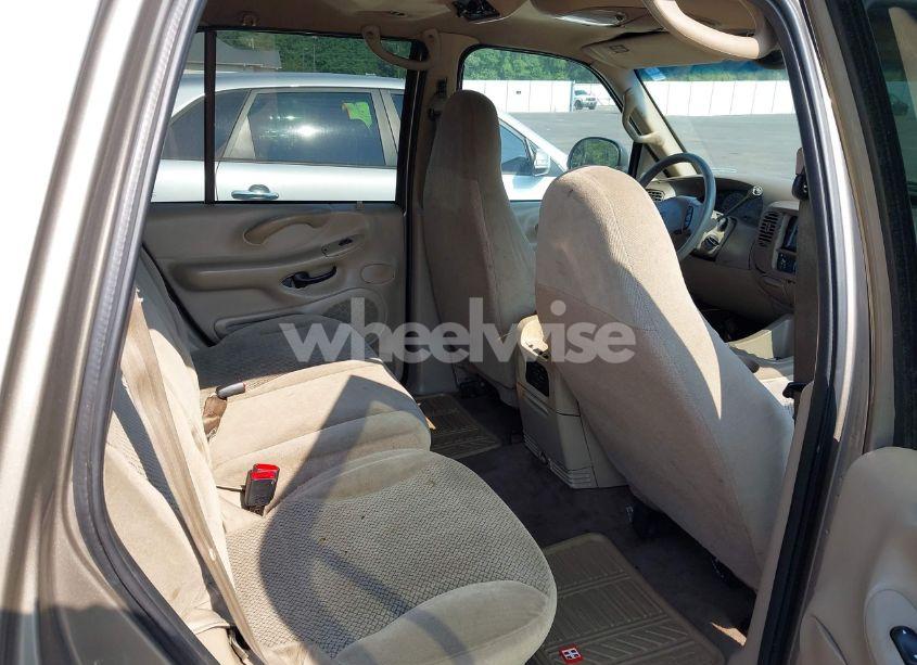 Photo 8 of 2001 Ford Expedition XLT (VIN 1FMRU15W71LA29912)