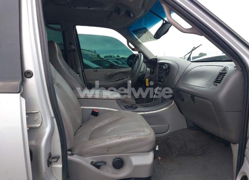 Photo 5 of 2001 Ford Expedition XLT (VIN 1FMRU15W71LB22901)