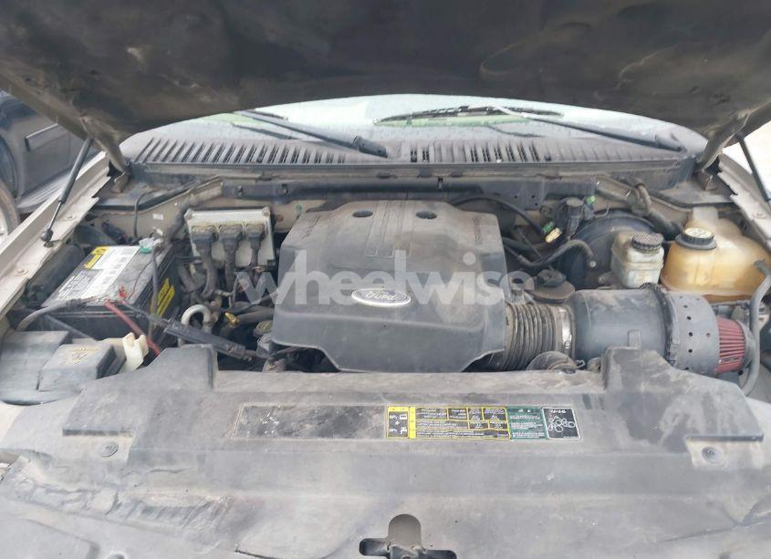 Photo 10 of 2003 Ford Expedition XLT (VIN 1FMRU15W73LC55760)