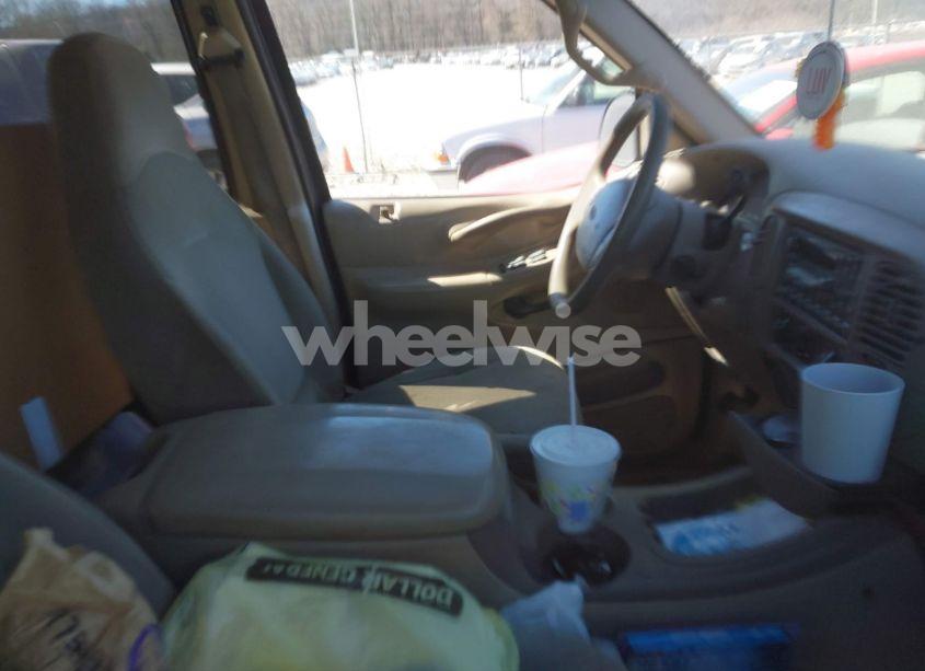 Photo 5 of 2002 Ford Expedition XLT (VIN 1FMRU15W82LA81468)