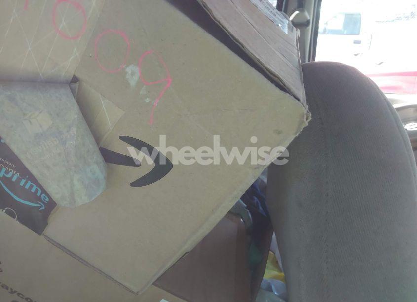 Photo 8 of 2002 Ford Expedition XLT (VIN 1FMRU15W82LA81468)