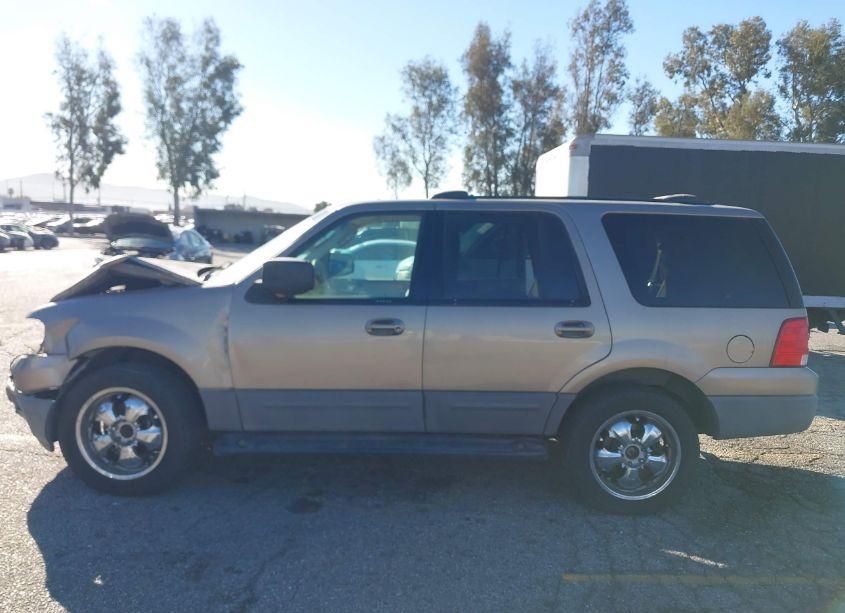 Photo 15 of 2003 Ford Expedition XLT (VIN 1FMRU15W83LA77468)