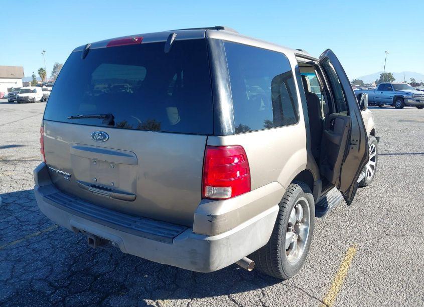 Photo 4 of 2003 Ford Expedition XLT (VIN 1FMRU15W83LA77468)