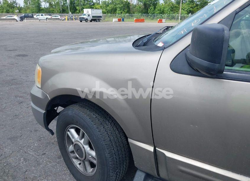 Photo 12 of 2003 Ford Expedition XLT (VIN 1FMRU15W83LB44750)