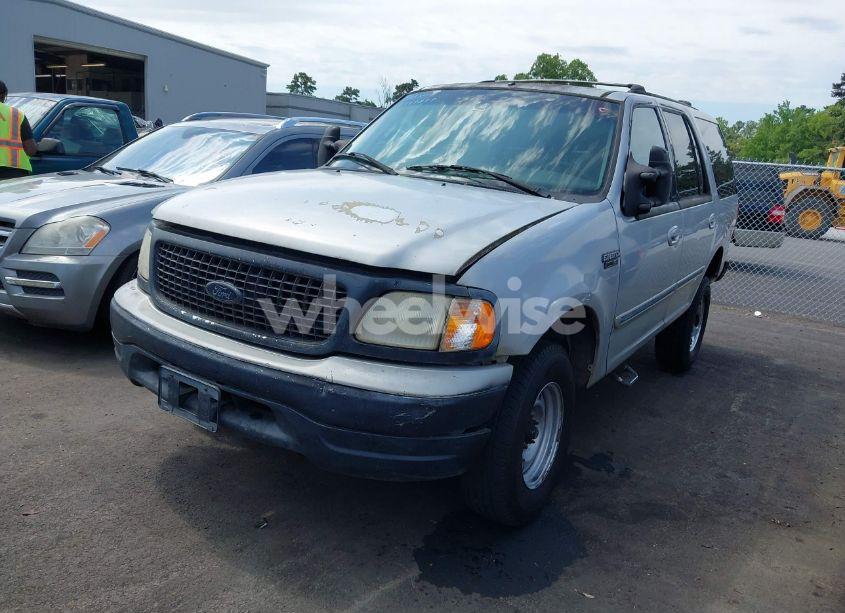 Photo 2 of 2001 Ford Expedition XLT (VIN 1FMRU15W91LA67562)