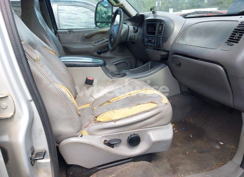 Photo 5 of 2001 Ford Expedition XLT (VIN 1FMRU15W91LA67562)