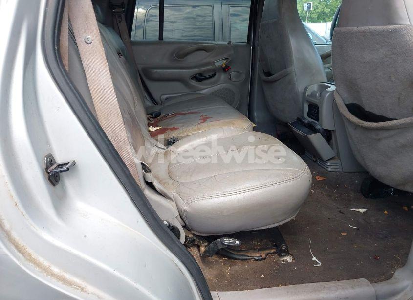 Photo 8 of 2001 Ford Expedition XLT (VIN 1FMRU15W91LA67562)