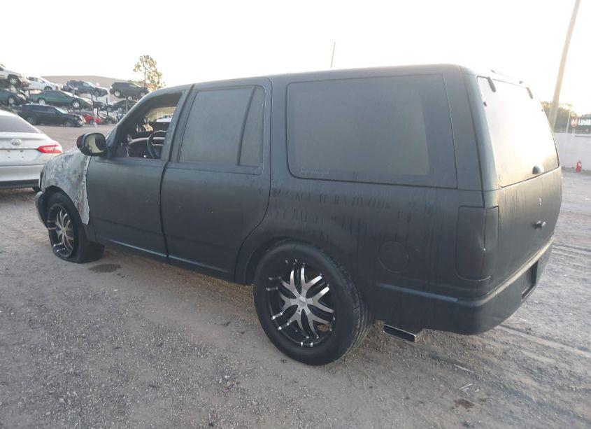 Photo 3 of 2002 Ford Expedition XLT (VIN 1FMRU15W92LA24941)