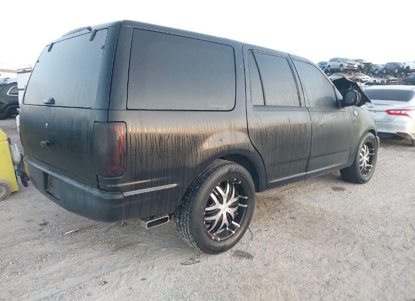 Photo 4 of 2002 Ford Expedition XLT (VIN 1FMRU15W92LA24941)