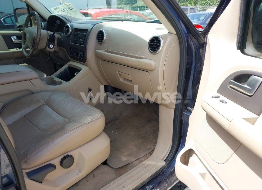 Photo 5 of 2004 Ford Expedition XLT (VIN 1FMRU15W94LA31150)