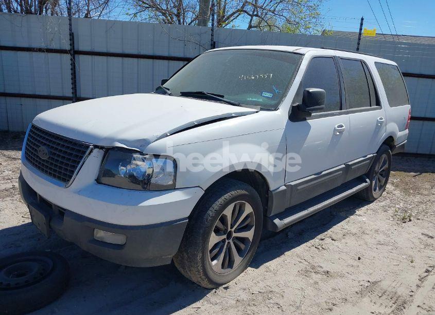 Photo 2 of 2004 Ford Expedition XLT (VIN 1FMRU15W94LA99528)