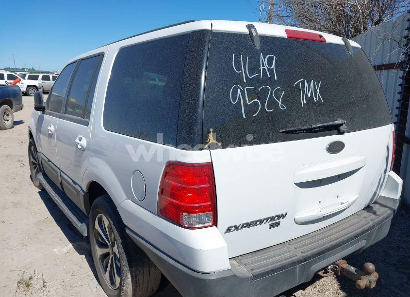 Photo 3 of 2004 Ford Expedition XLT (VIN 1FMRU15W94LA99528)